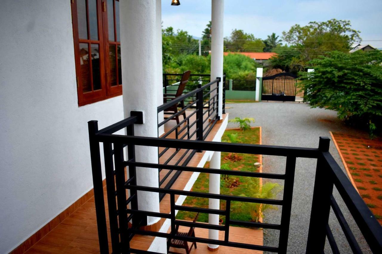Blue Sky Hotel Yala Kültér fotó