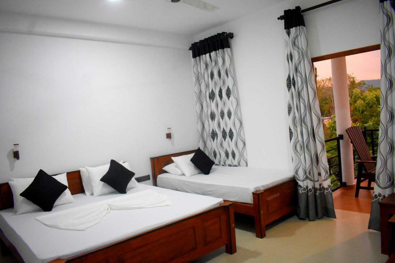 Blue Sky Hotel Yala Kültér fotó