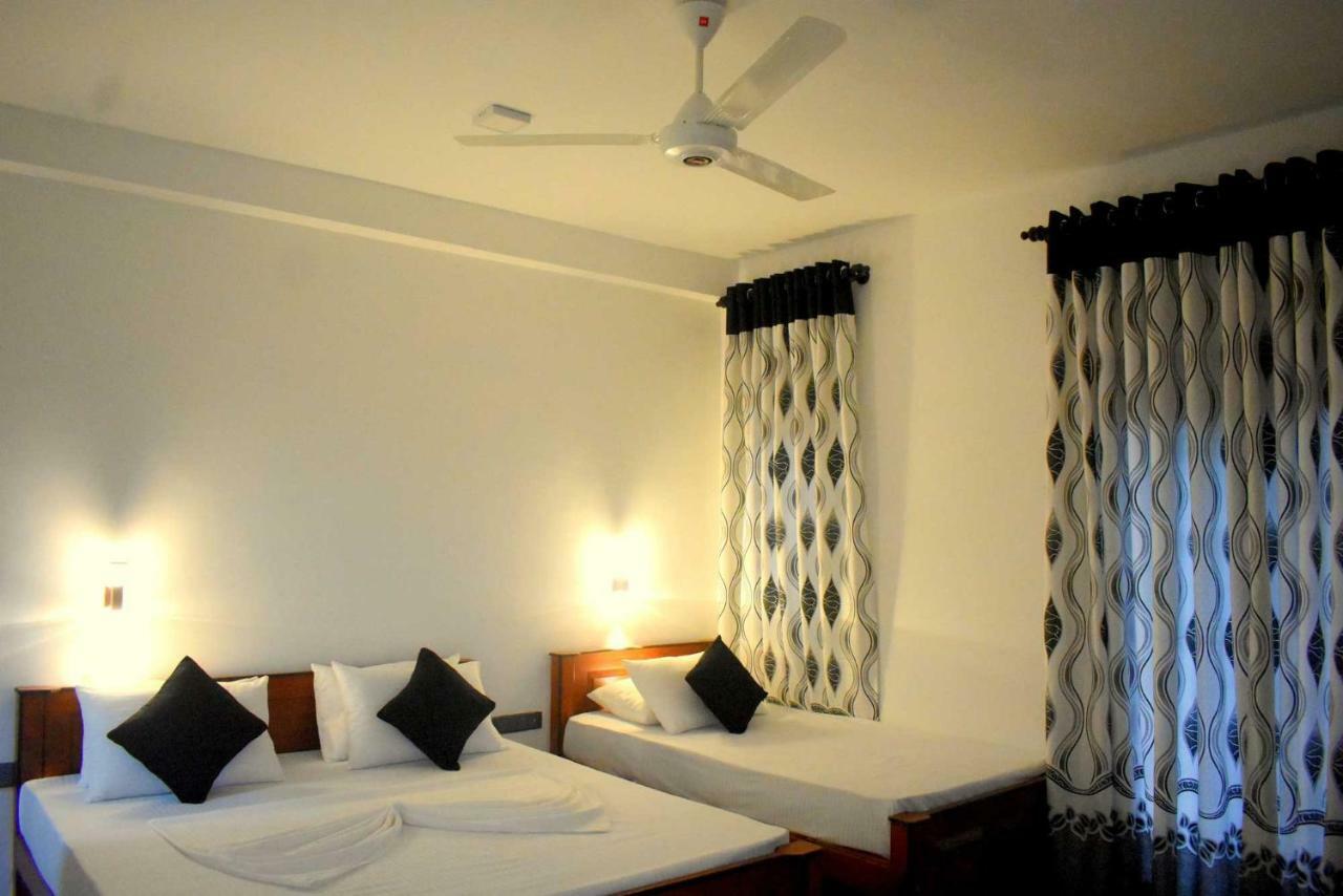 Blue Sky Hotel Yala Kültér fotó